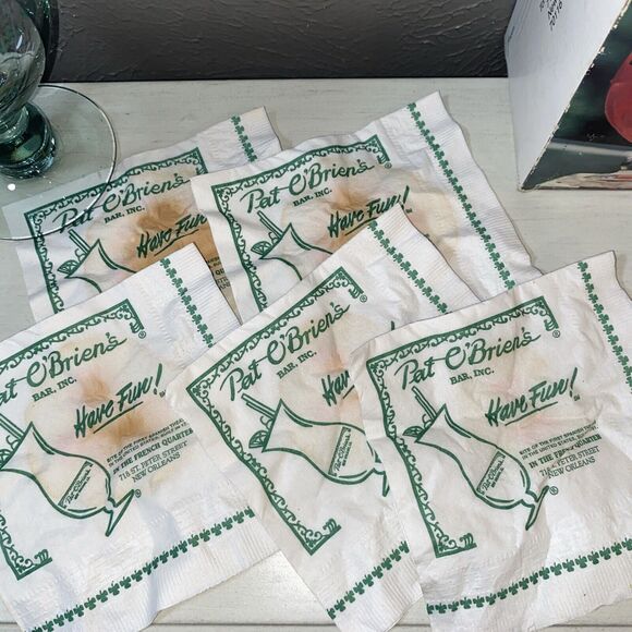 Vintage Pat O'Brien New Orleans Hurricane Glass with Box and 5 Cocktail Napkins - Picture 4 of 5